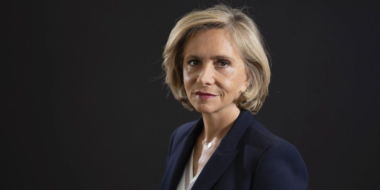 dans un récent discours, valérie pécresse évoque la nécessité d'une assurance dédiée aux enseignants, visant à renforcer leur protection et à améliorer les conditions d'exercice du métier. découvrez ses propositions et les enjeux pour l'éducation nationale.