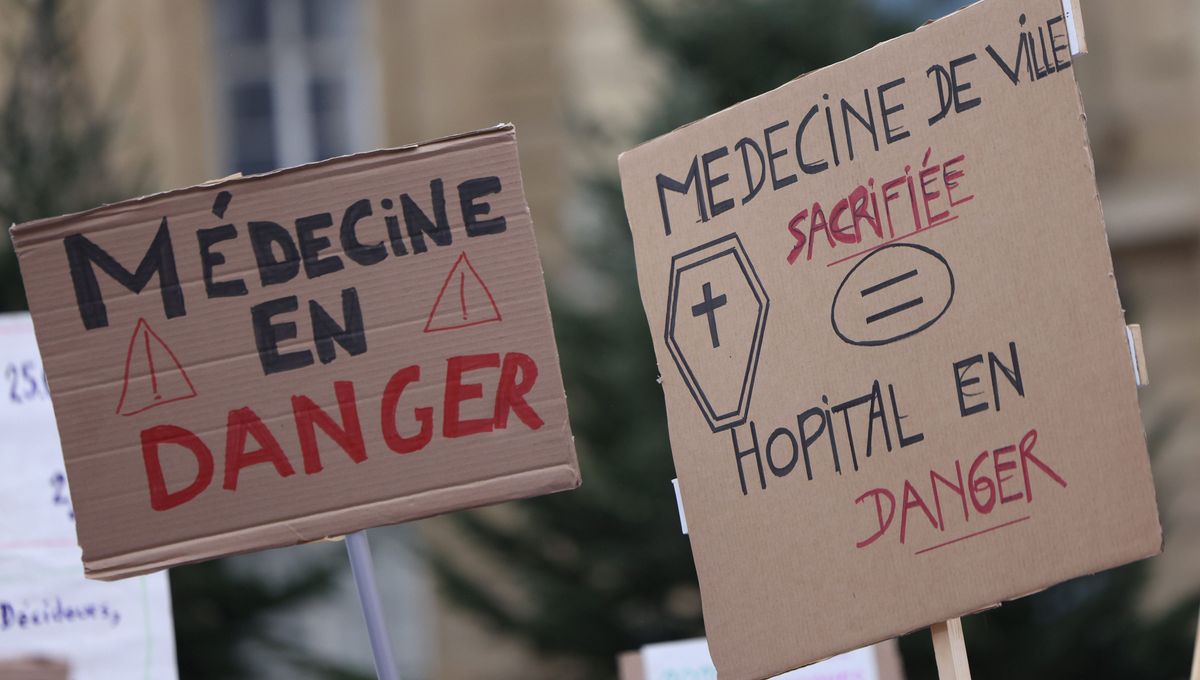 le directeur de la mutualité défend la liberté des prix et s'oppose fermement au gel des tarifs pour garantir un marché équitable et dynamique.