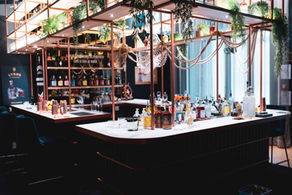 découvrez le bar nirvana à bourges, un lieu unique sans alcool où convivialité et saveurs se rencontrent pour des moments inoubliables.