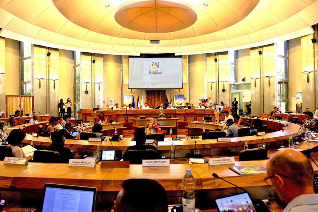 découvrez comment l'assurance-vie peut renforcer la sécurité financière des femmes et les accompagner dans la construction d'un avenir serein et prospère.