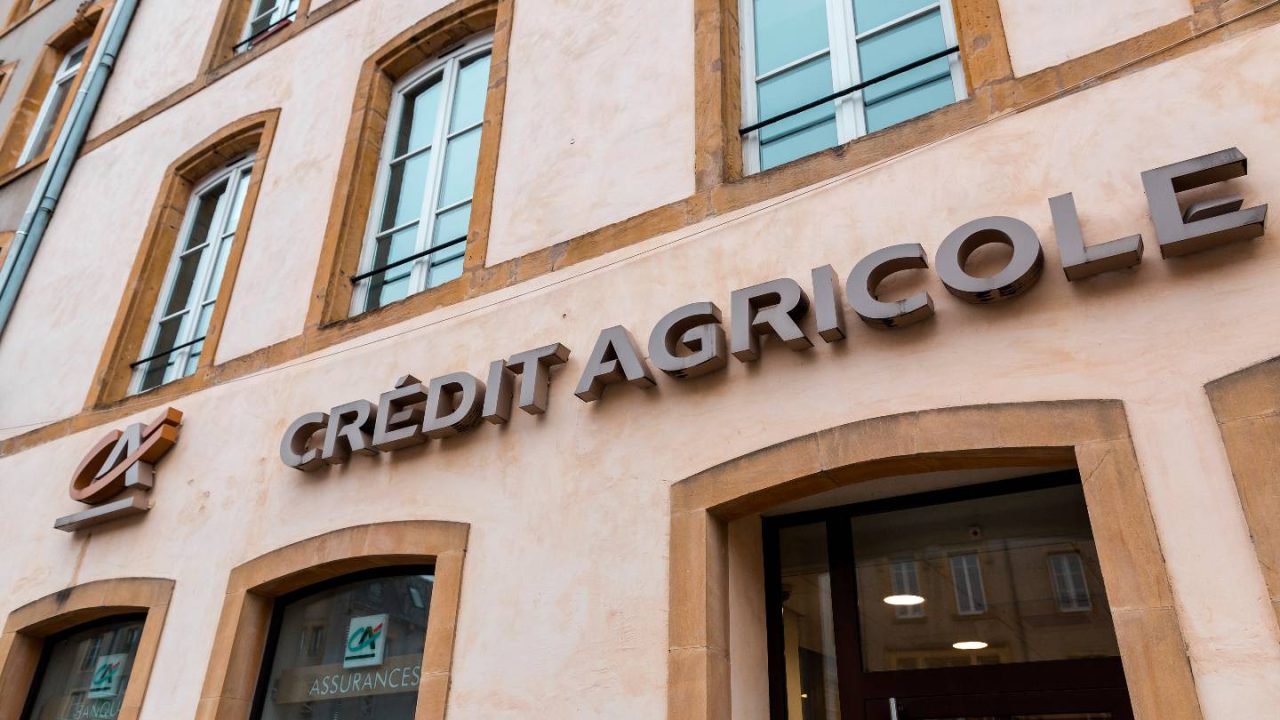 découvrez comment maximiser vos gains avec une assurance-vie en investissant dans des fonds euros performants pour sécuriser et faire fructifier votre épargne.